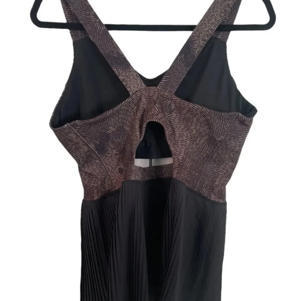 Lululemon City Tank Golden Goddess Cashew/ Black; Pleats; Size 12